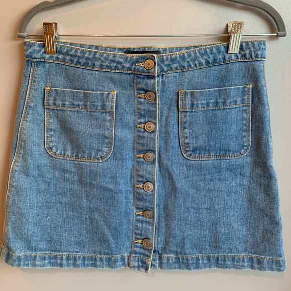 ✨🌀 Denim Button Skirt 🌀✨ - Picture 1 of 3